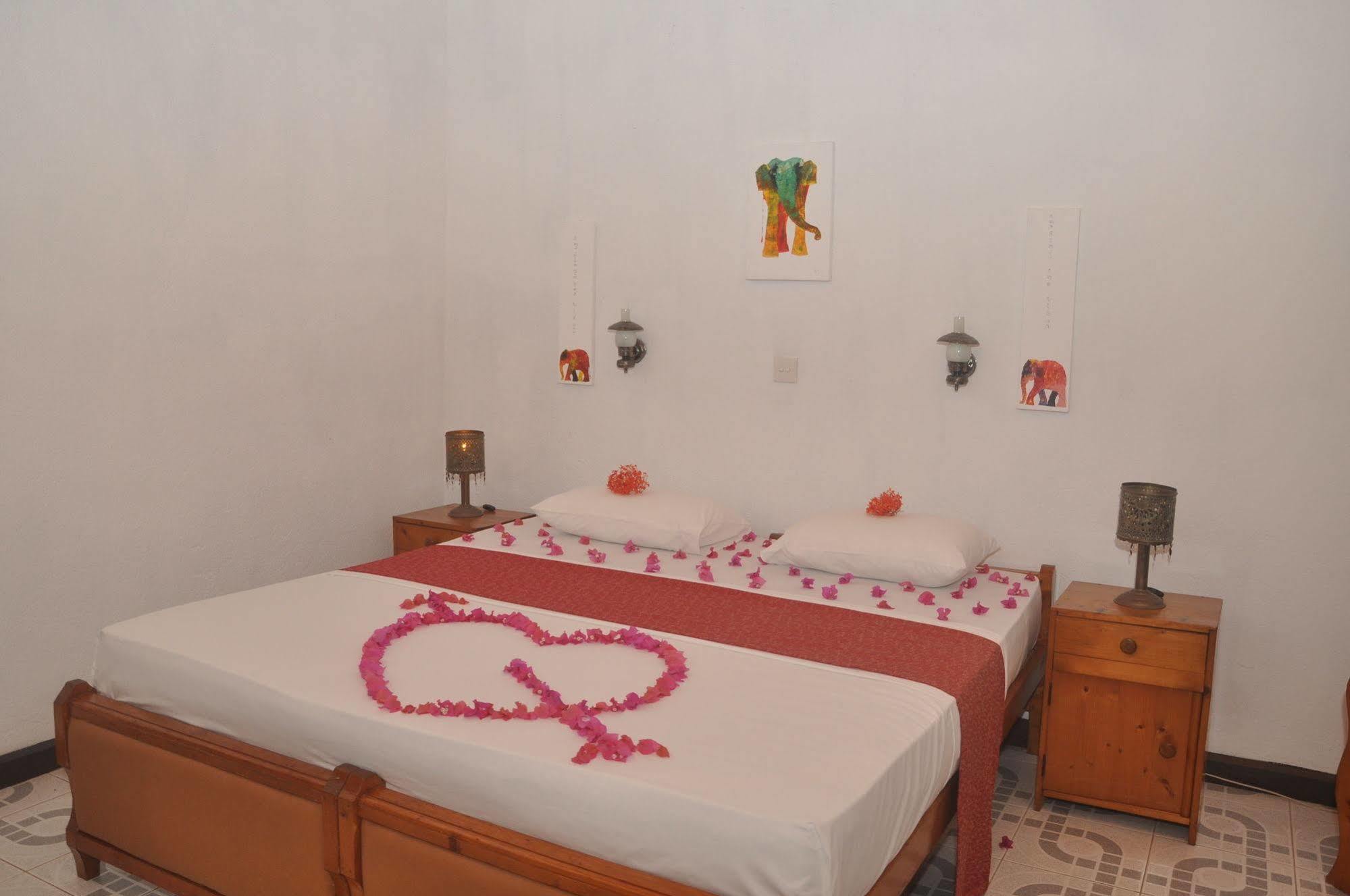 Hotel Thai Lanka Hikkaduwa Esterno foto